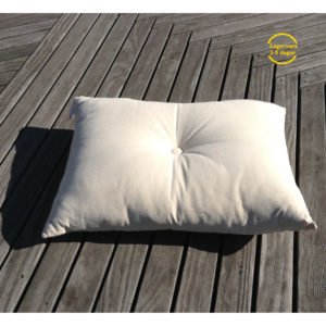 Kudde med knapp i 100% bomull 55x40cm