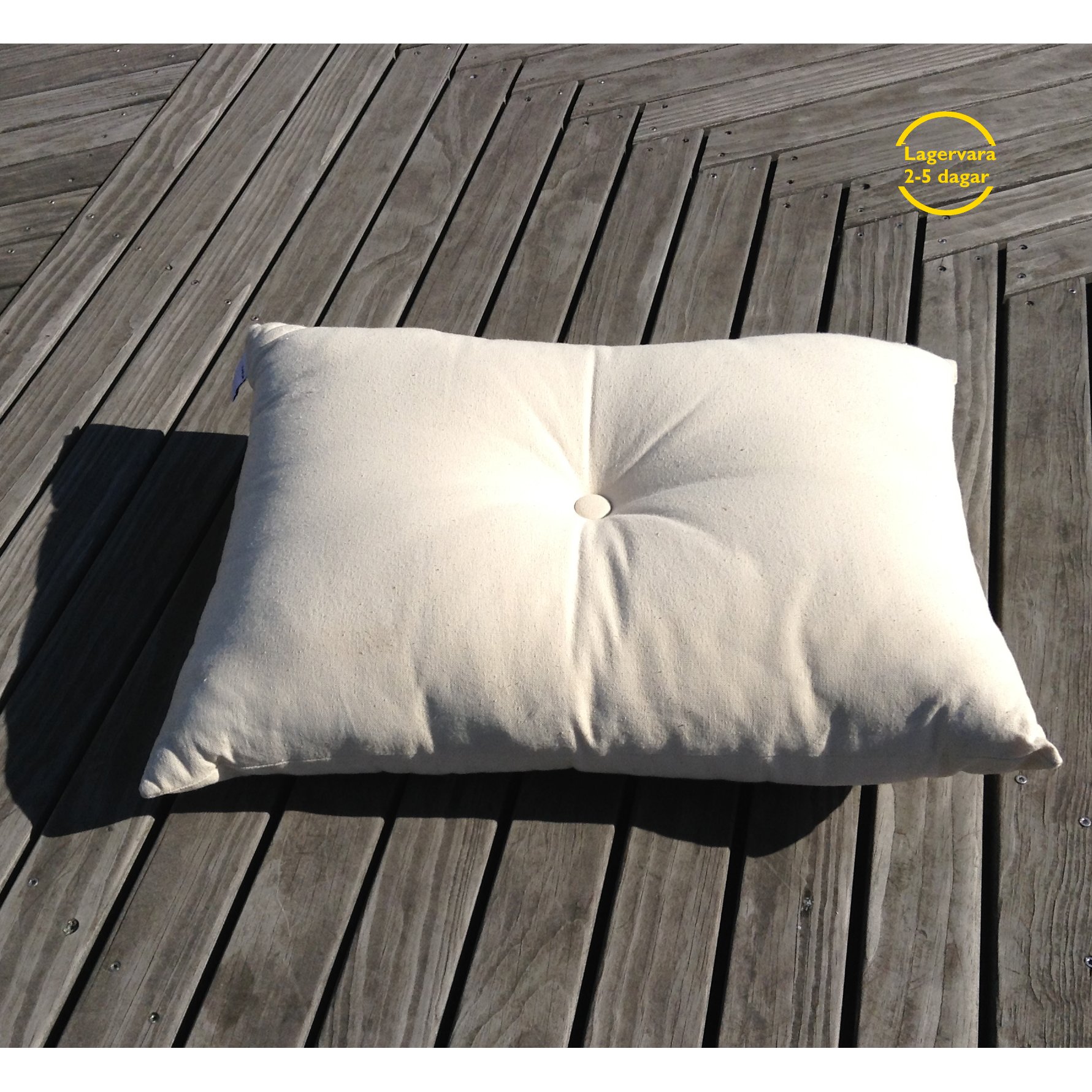 Kudde med knapp i 100% bomull 55x40cm 1 Kudde med knapp i 100% bomull 55x40cm