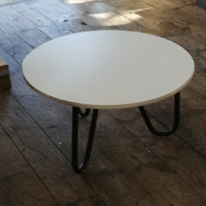 Litet runt bord från Österlen