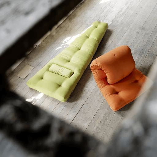 Loop futonbäddfåtölj outlet light bordaux från Danska Karup 4 Loop futonbäddfåtölj outlet light bordaux från Danska Karup