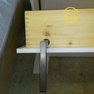 Ben till sängskåp i stål