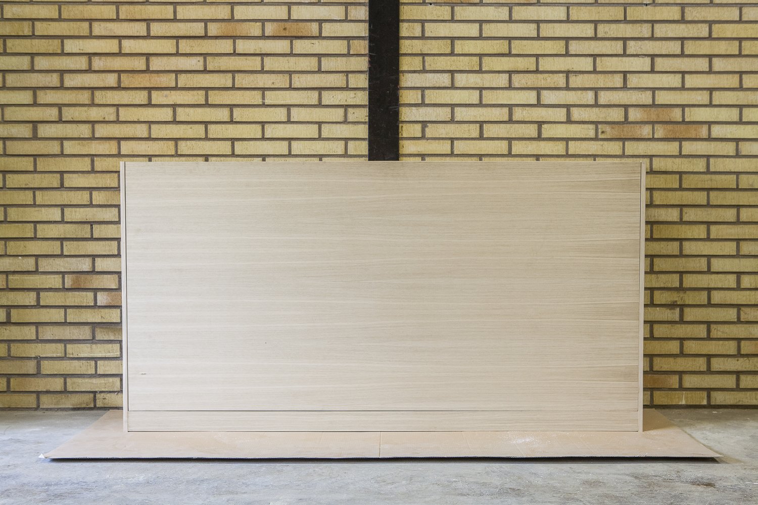 Liggande sängskåp anpassat för resårsäng i valfri storlek 3 Liggande sängskåp anpassat för resårsäng i valfri storlek