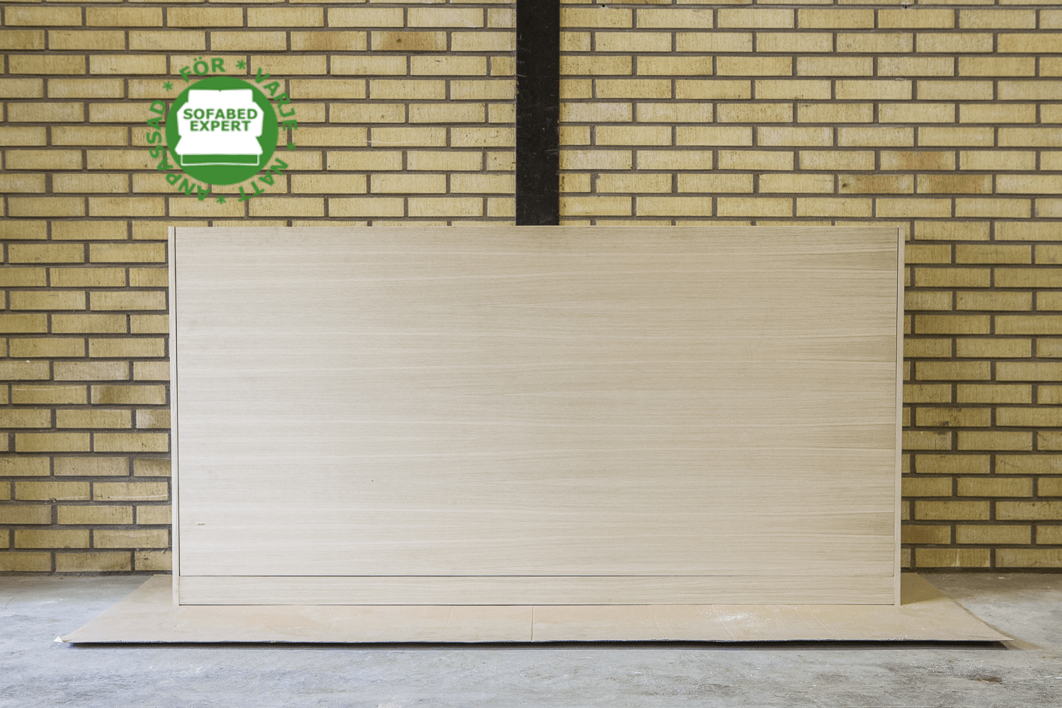 Liggande sängskåp anpassat för resårsäng i valfri storlek 2 Liggande sängskåp anpassat för resårsäng i valfri storlek