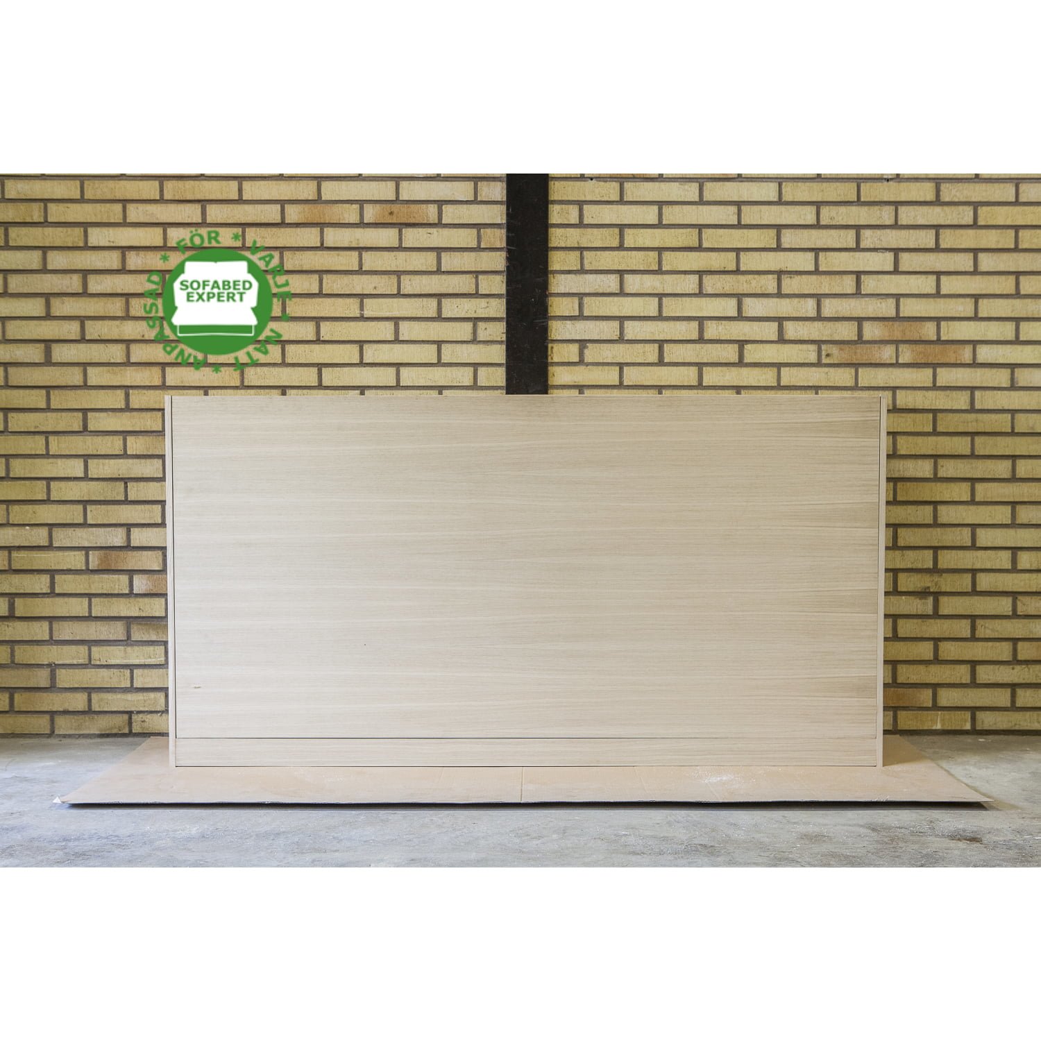 Liggande sängskåp anpassat för resårsäng i valfri storlek 1 Liggande sängskåp anpassat för resårsäng i valfri storlek