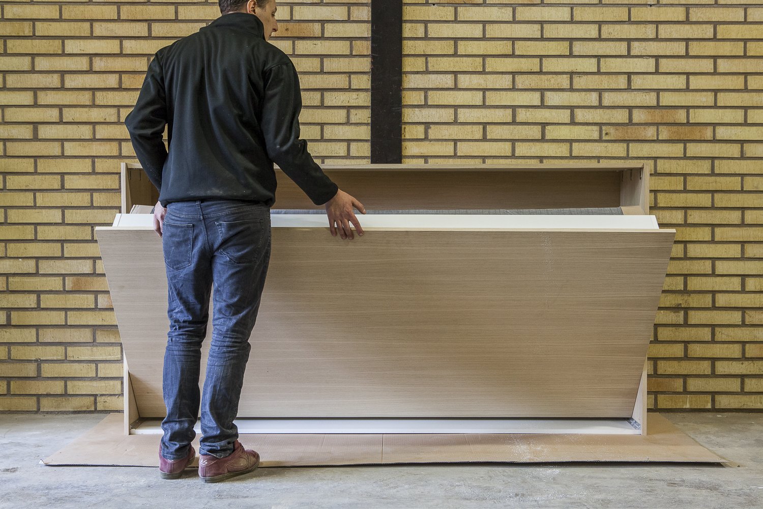 Liggande sängskåp anpassat för resårsäng i valfri storlek 4 Liggande sängskåp anpassat för resårsäng i valfri storlek